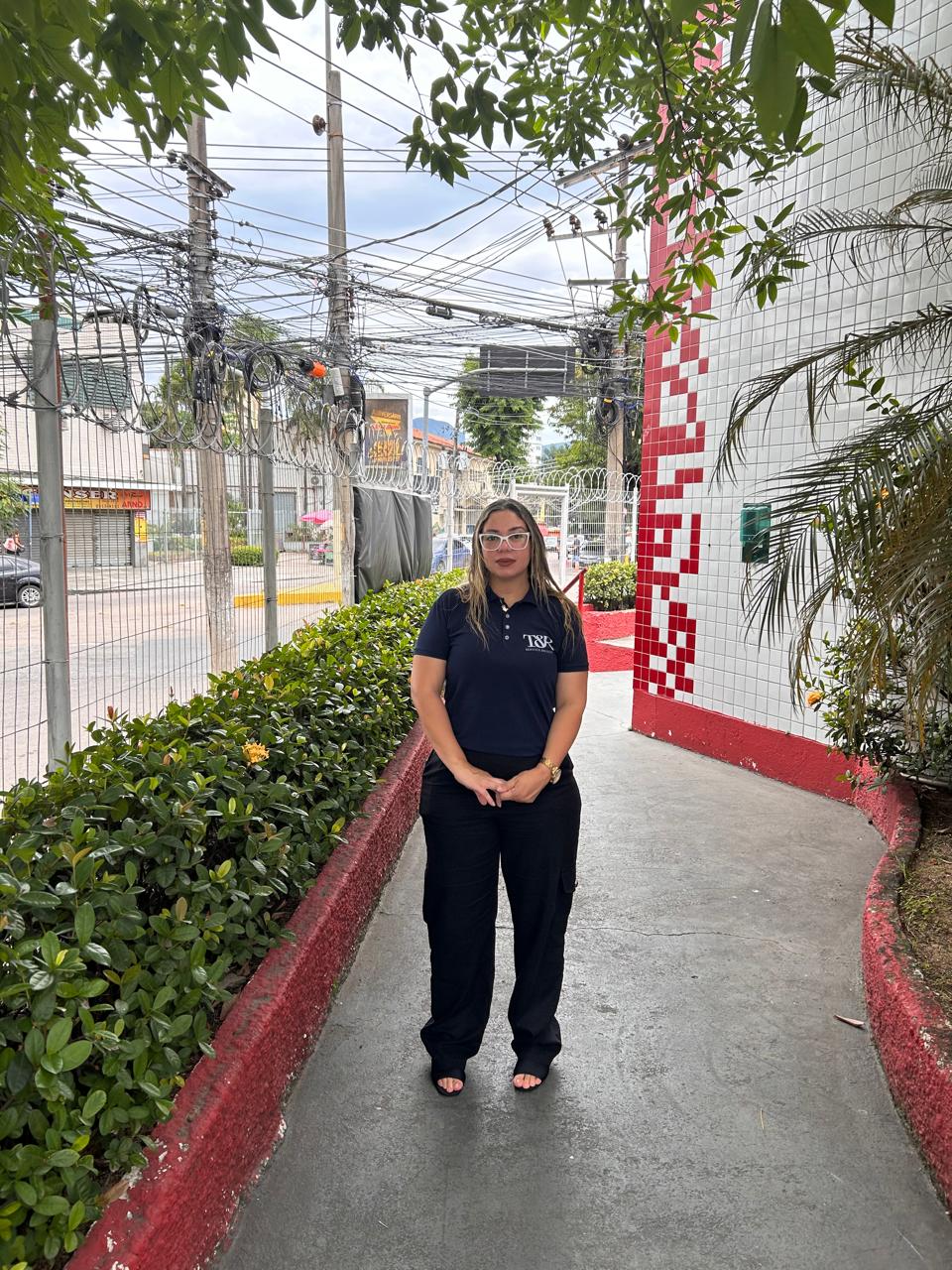 Segurança na antiga Escola de Inglês Yes