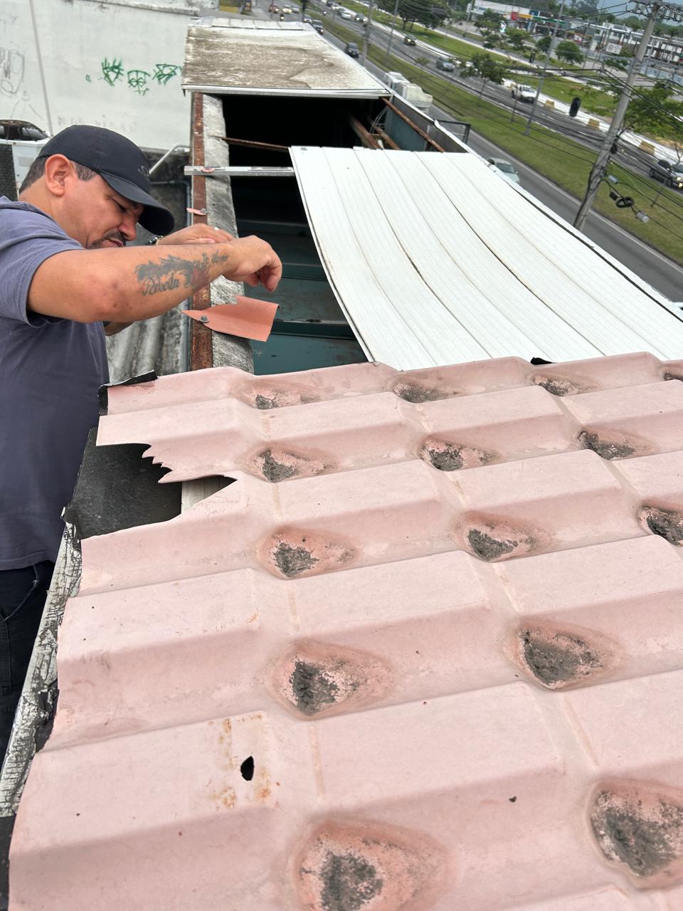 Restauração de um telhado e impermeabilização acabando com o vazamento de água na Avenida das Américas, Recreio dos Bandeirantes